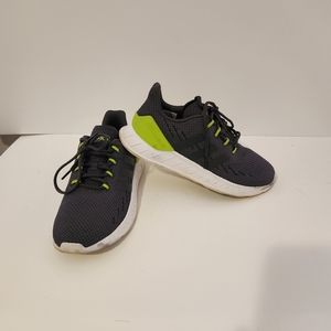 Women's Adidas walking shoe. Light weight.